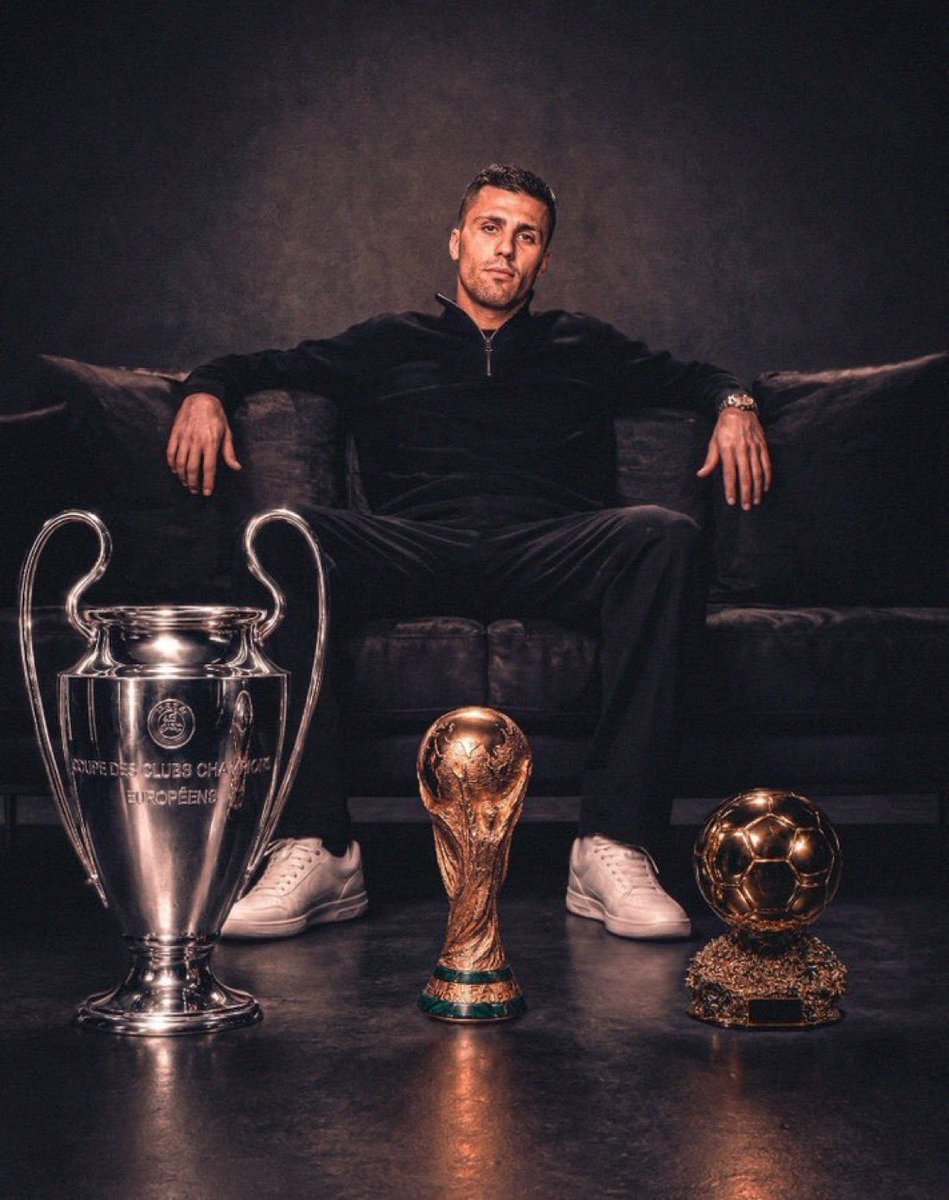 CrewsMat10's tweet photo. Just noticed that Rodri can ask anyone whatever question he wants.

“Where is your Ballon d’Or?” to Vinicius Jr.

“Where is your Champions League?” to Mbappe.

“Where is your World Cup?” to Cristiano Ronaldo.

One exception, of course.🐐 https://t.co/C4YyOcLKbU