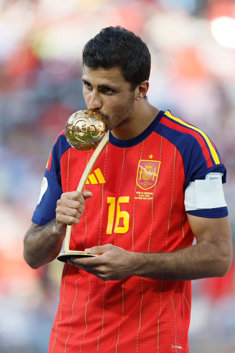 lnstantFoot's tweet photo. 🚨🚨 RODRI A REFUSÉ LE REAL MADRID !!! ❌🇪🇸

(@Rodra10_97) https://t.co/NoAyRtBPsw