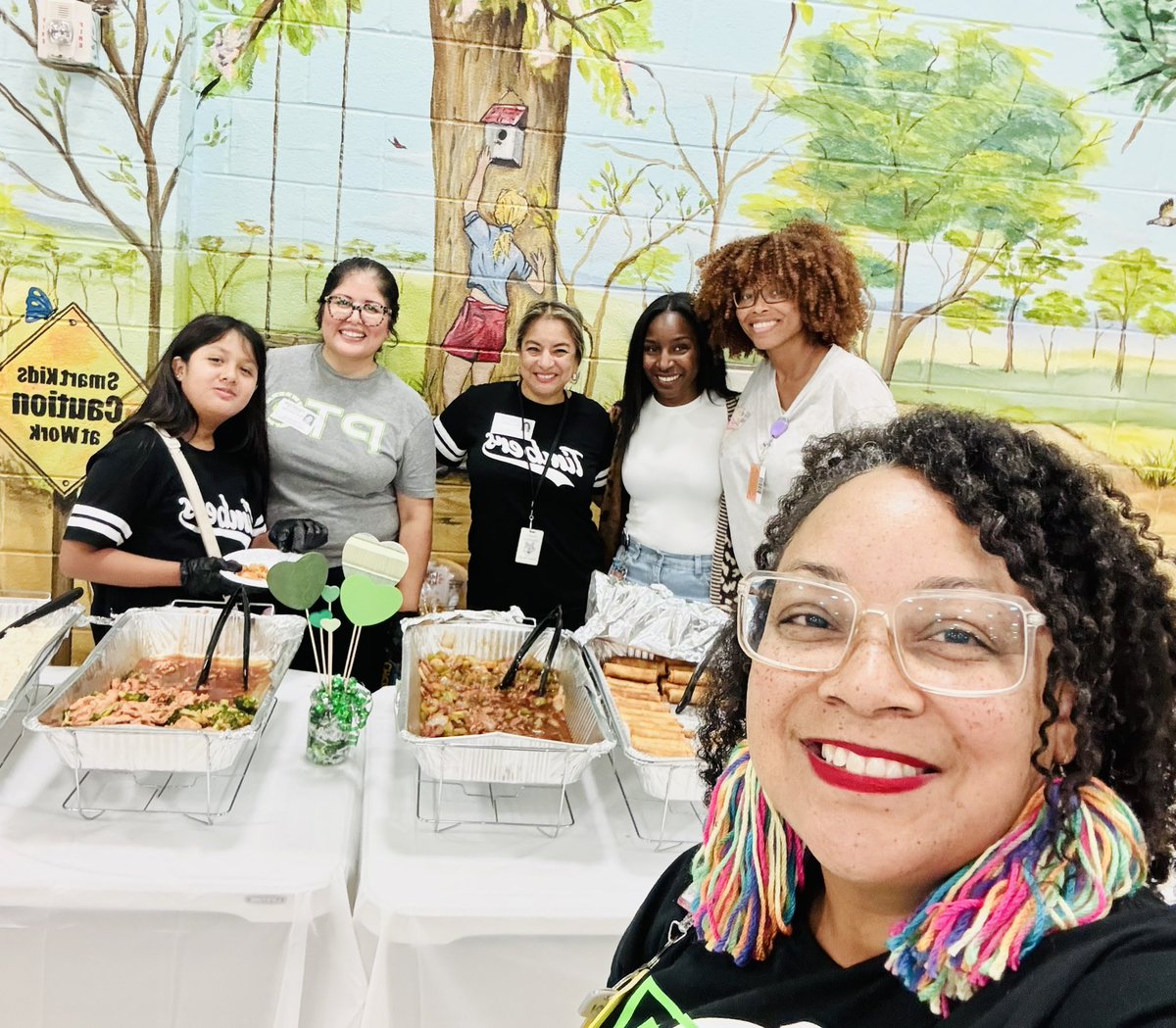 JEANNICOLE06's tweet photo. 💚 Thank you @HumbleISD_TE PTO for sponsoring lunch today! 🥡🥢
It was delicious! 🥠🍜 Joy and support our PTO at Timbers ES! #Grateful #Stakeholders #FridaySnacks 💚 @HumbleISD #LeadingWithHeart #WatchUsGrow https://t.co/xF1WRnWyxw