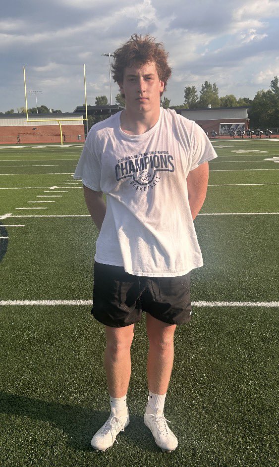 PreWarWesley's tweet photo. @stoneZambo2x has the best strongest hands I have seen on contested jump balls!
Makes every catch.
Reliable possession receiver
@PremierEventsU2 @kurt_lemley @StrongsideKC 
@MarketAthletes @Revive_Perf https://t.co/Pnjh6oOP0N