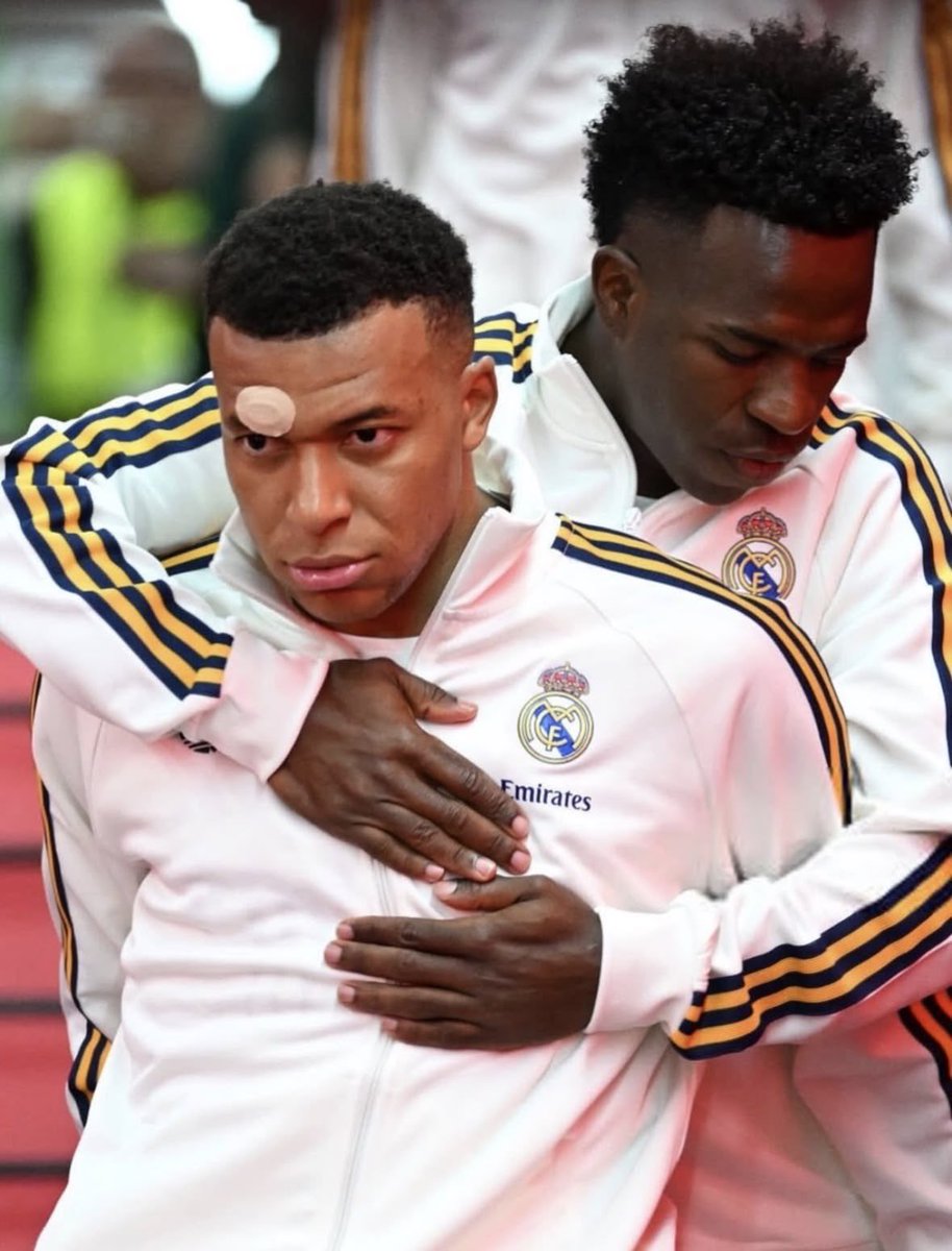 ActuFoot_'s tweet photo. VINI 🇧🇷          2️⃣0️⃣3️⃣2️⃣
MBAPPÉ 🇫🇷 2️⃣0️⃣2️⃣9️⃣

Il va falloir que ça fonctionne entre les 2 au Real Madrid 🤍💎 https://t.co/9sOnlqvzER