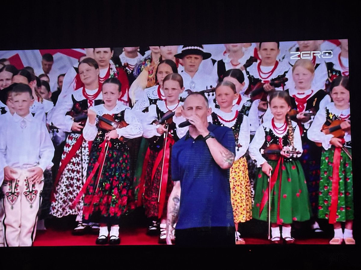JanZelig's tweet photo. Nie, obecnie polska kultura wcale nie jest bezwartościowa na tle ludów cywilizowanych.

Tymczasem polska kultura obecnie: https://t.co/ykfncpovAF