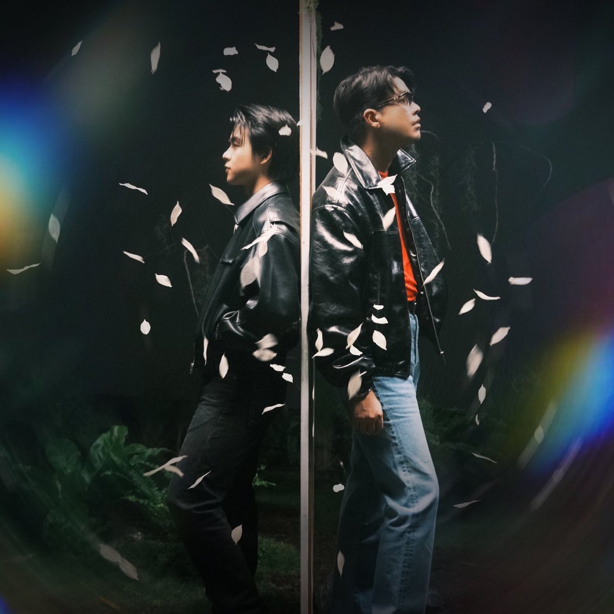 tpopchartss's tweet photo. 'เหตุผลของคำว่ารัก' by Wan Thanakrit feat. MARCKRIS OF BUS has reached #1 on the Thailand iTunes Song Chart.

#MARCKRIS #WANxMARCKRIS https://t.co/bP7FcTPfSa