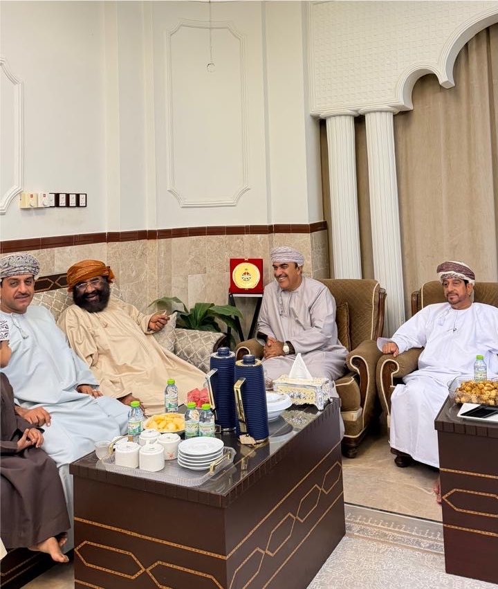 Talibbalushi_'s tweet photo. سعدتُ بزيارةٍ خاصة بدعوة كريمة من الرائد المتقاعد خدابخش محمد نادل البلوشي في منزله بولاية صلالة. وكان لقاءً أخويًا تبادلنا خلاله الأحاديث الودية في أجواء يسودها الود والمحبة.وأشكره على كرم الضيافة وحسن الاستقبال، سائلًا الله أن يديم عليه الصحة والعافية، ويبارك له ولأسرته الكريمة https://t.co/bfPSW9NPqp