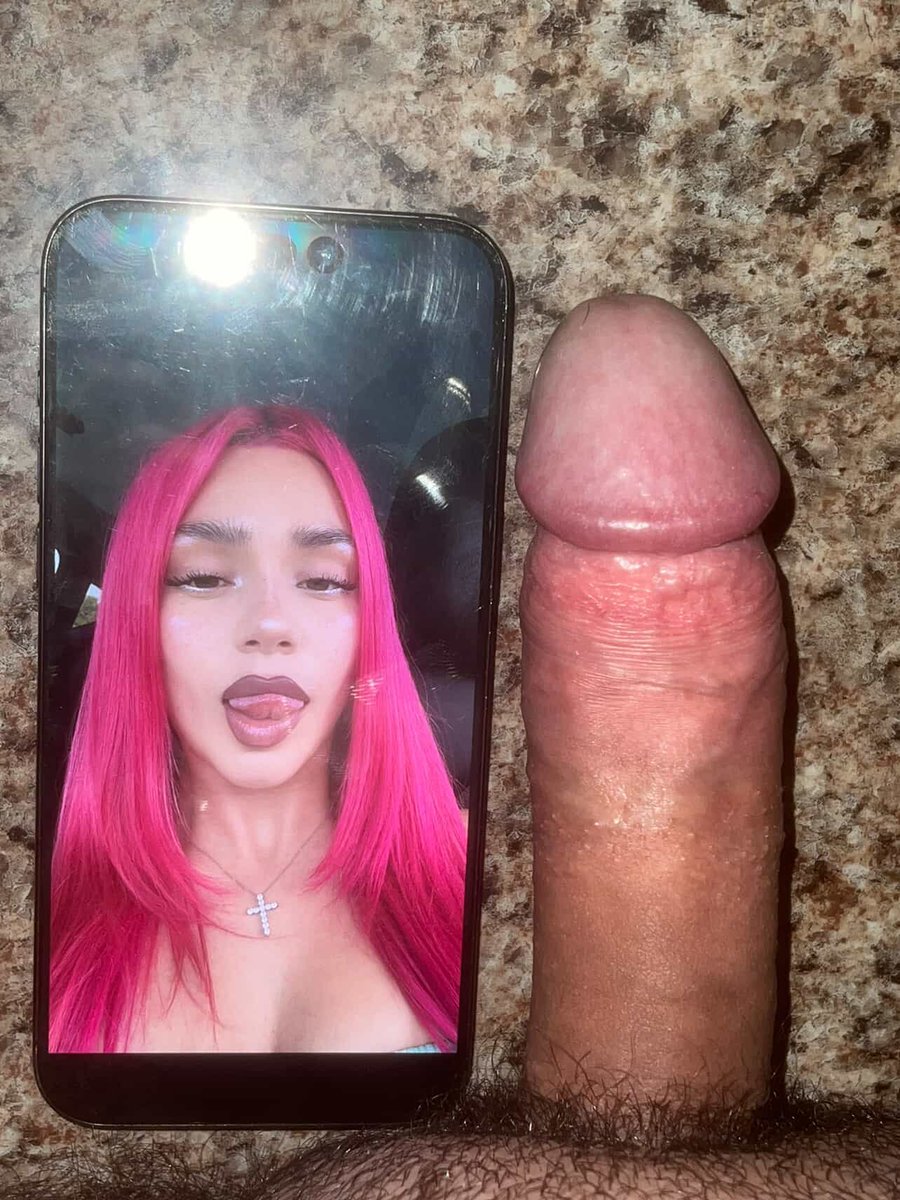Goondadpt2's tweet photo. Her hair turns me on https://t.co/ryapZddNc1