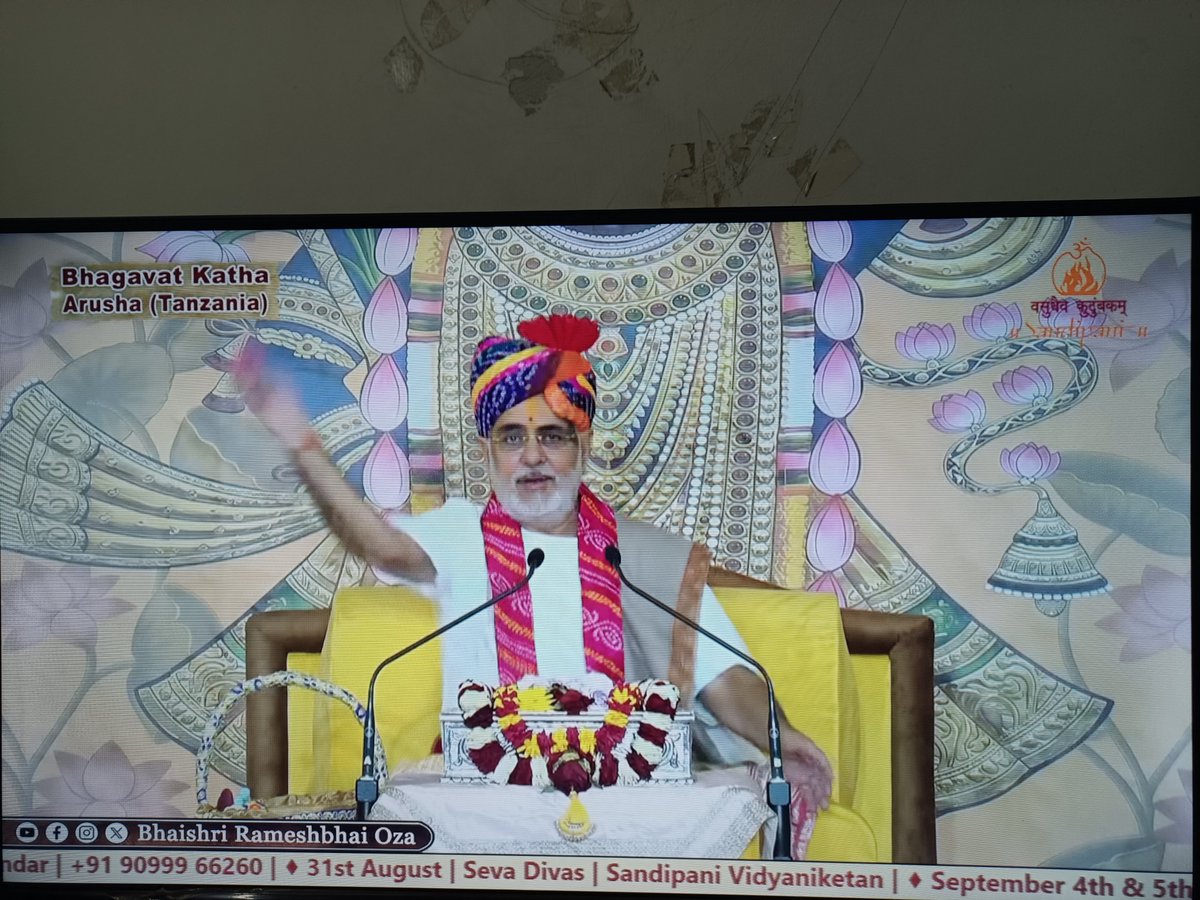 anuaarti's tweet photo. @ShriHariMandir @PPBhaishri Perhaps, but certainly in my experience the "Krishna Janam" in Bhaishri's Bhagavat Katha happening exactly at 12.0 midnight.

Glad to witness it in Arisha Tanzania katha.  Badhai ho badhai ho.

Jai Shrikrishna Bhaishri Vanakam 👣🙌🙇💐🙏❤️ https://t.co/YuAm0G0Kjj