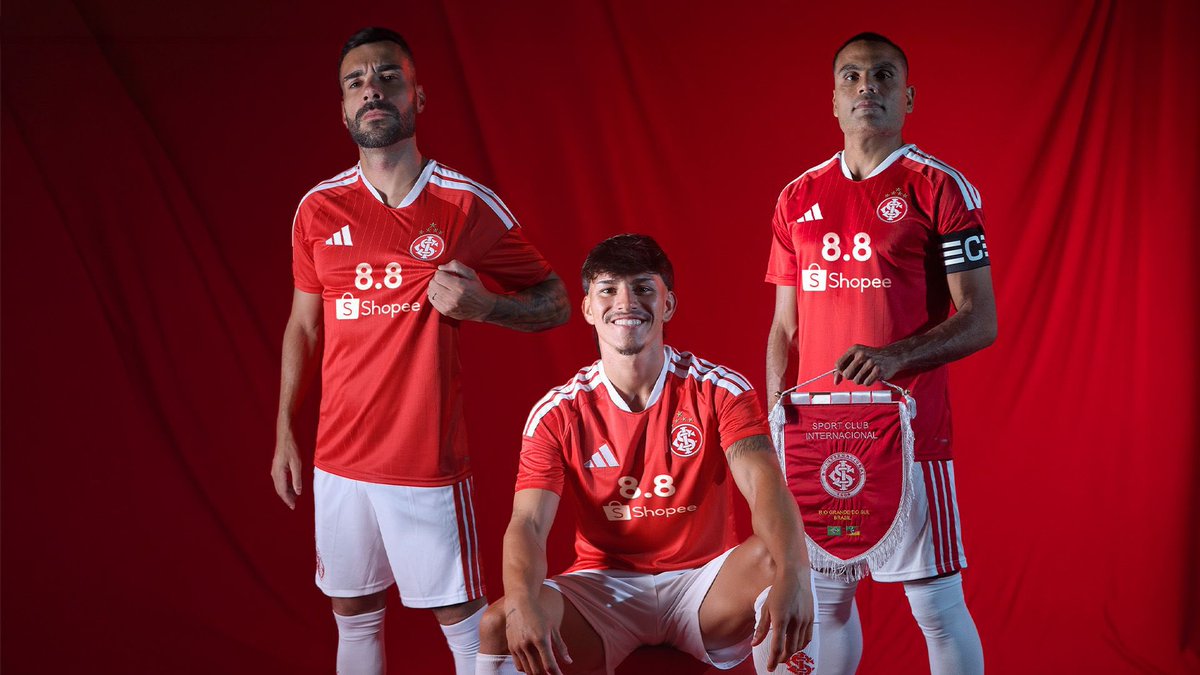 LucasCollar's tweet photo. Fim do mistério! Shopee estampará o master do Inter nos jogos contra Corinthians e Palmeiras. Parceria envolverá ações de CRM e conteúdos digitais. Já no domingo, os torcedores terão acesso a um cupom exclusivo, estampado na camisa, que garantirá benefícios na plataforma. https://t.co/3UBEZrtEBI