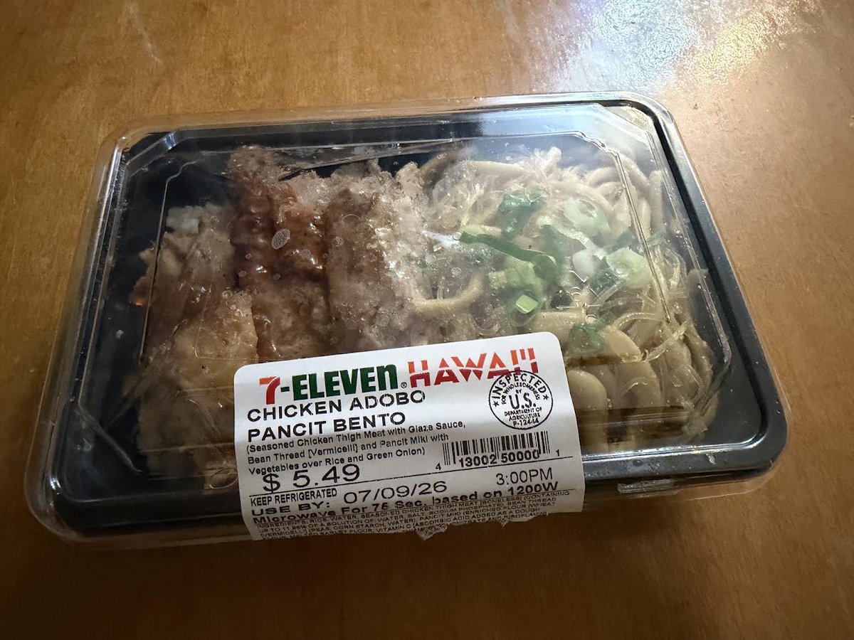 IvDogg's tweet photo. @EquusHotelHi @HonoluluBeer @untappd Also hilarious is some tourist buying me my drinks after hearing I got 4 kids, LoL! #PanioloLanaiBar #HonoluluBeerworks #Untappd #KimChee2 #7ElevenHawaii #7Eleven #MakaiMarket #AlaMoanaCenter #NorthShore #Waikiki #AlaMoana #Kaimuki #MarinaTowerWaikiki #Oahu #TheEquus https://t.co/3zWEr0CR7v