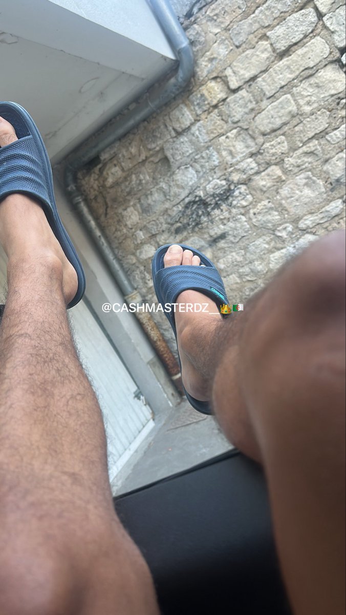 Cashmasterdz__'s tweet photo. Aux pieds la Puissance Dz 🇩🇿🔥🦶🏽

Qui viens aux pieds je suis dispo séance réel et virtuel ! #findom #alpha #master #soumis #fetichiste #pieds #moneyslave #paris #feet #boss https://t.co/Od1Tmmn4ug