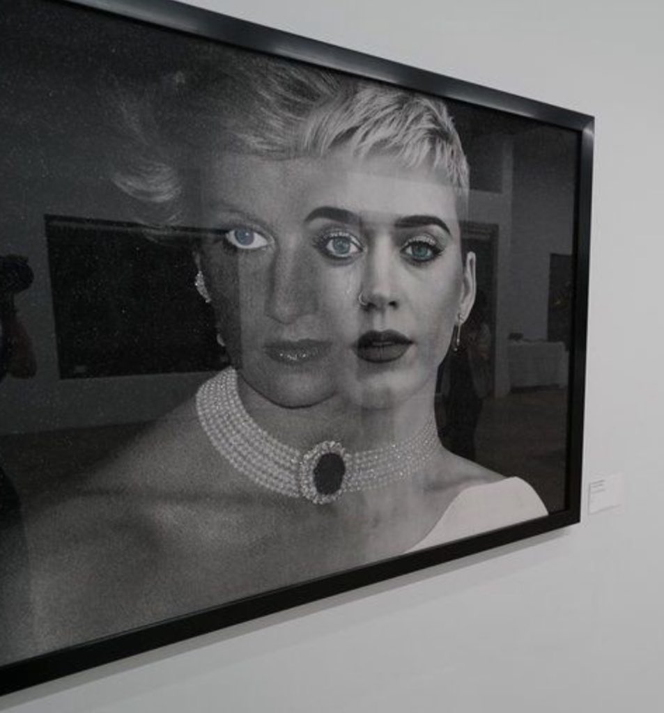 boylykstiga's tweet photo. The way this Marilyn Monroe and Katy Perry Picture Frame was found in a real MUSEUM https://t.co/d6VXj9ac9u