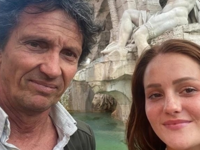 GeorgeSpalluto's tweet photo. "Adesso un po' di vacanze. Magari qualche giorno anche con mamma e papà". Si chiude così il servizio del TgLa7 sulla meravigliosa Chiara Pellacani. Sarebbe una chiusura come tante altre... se a curare il servizio non fosse Paolo Pellacani. Il papà. E niente... Mi sono commosso! https://t.co/8kc55UqXkI