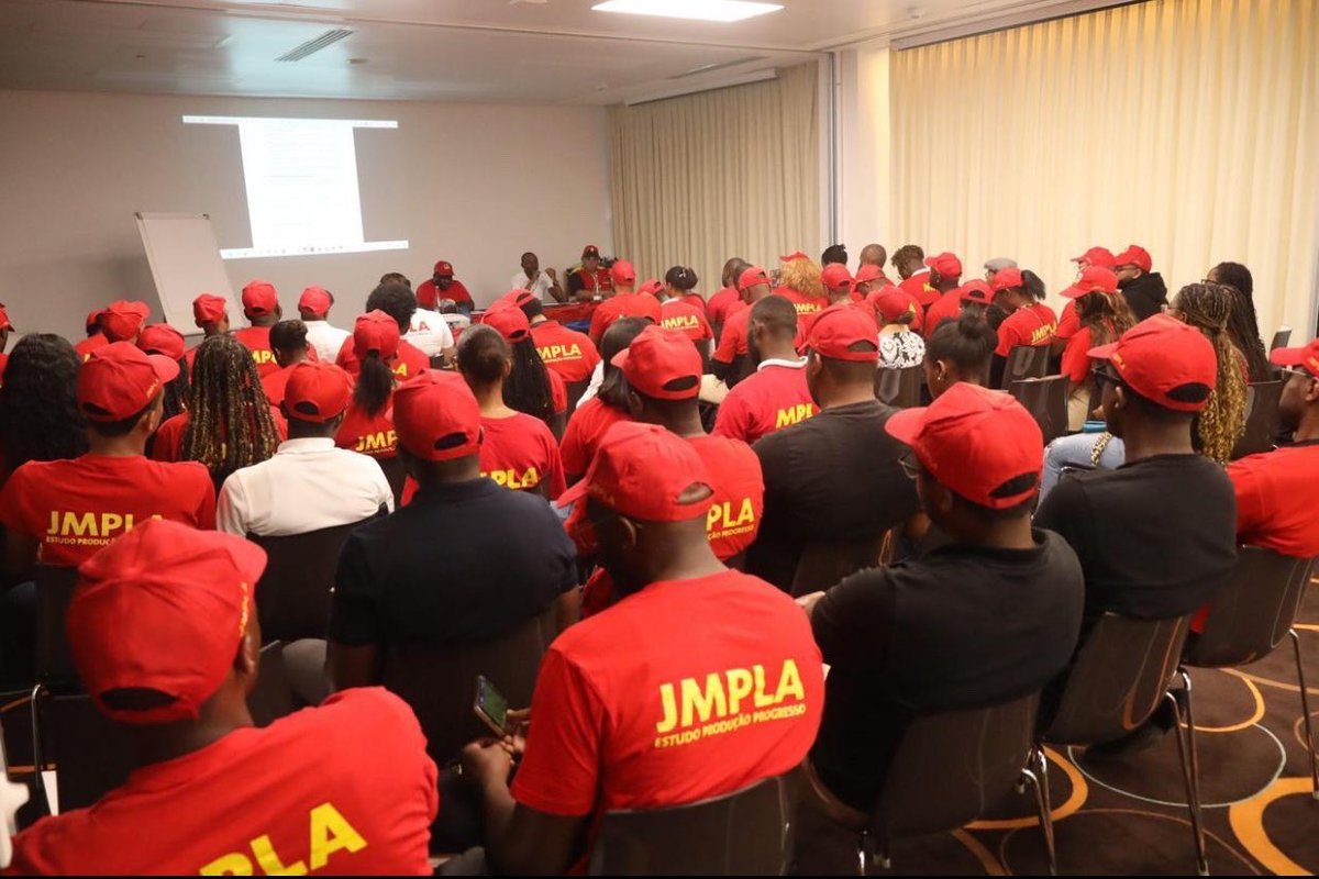 MariaClaraw4w's tweet photo. As conferências municipais do MPLA continuam a reforçar a organização e a preparar os próximos desafios políticos do partido. 🇦🇴 #Angola #MPLA #Política #Conferência #Desenvolvimento https://t.co/rnhYOgFyDQ