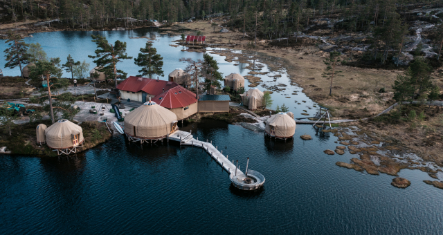 hmmag's tweet photo. Understanding the needs of guests before they arrive is typical of any hotel manager, but for Canvas Telemark GM, the sentiment is literal: every item, from gourmet ingredients to Hästens beds, must be rowed across a lake by boat.

Read more: https://t.co/v5S1KbK4CX https://t.co/rdLWmW8ldT