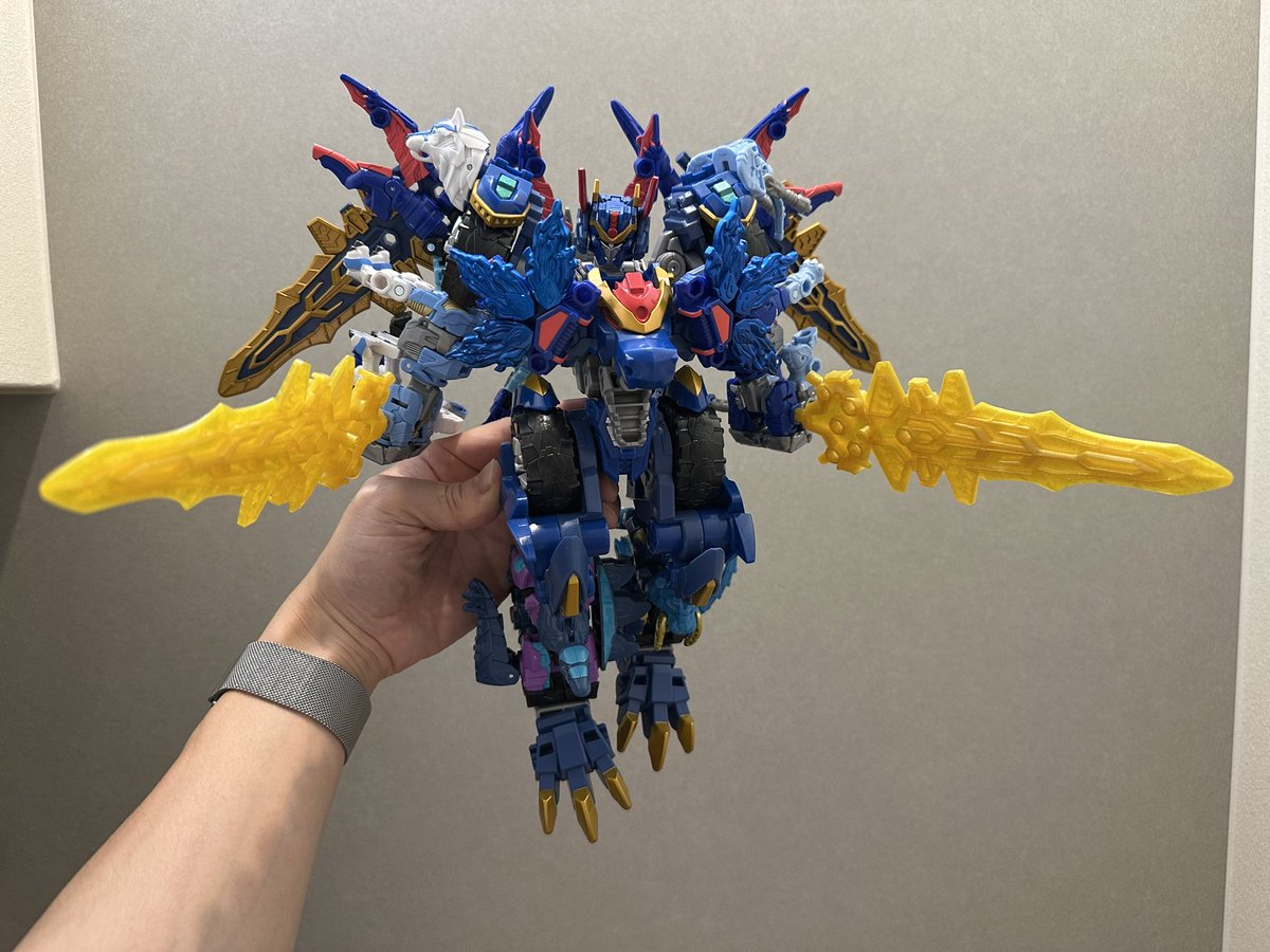 monsteraTF's tweet photo. 合体する司令官ってトランスフォーマーの華だよね。
#トランスフォーマー
#transformer https://t.co/OYrEtHrmVZ