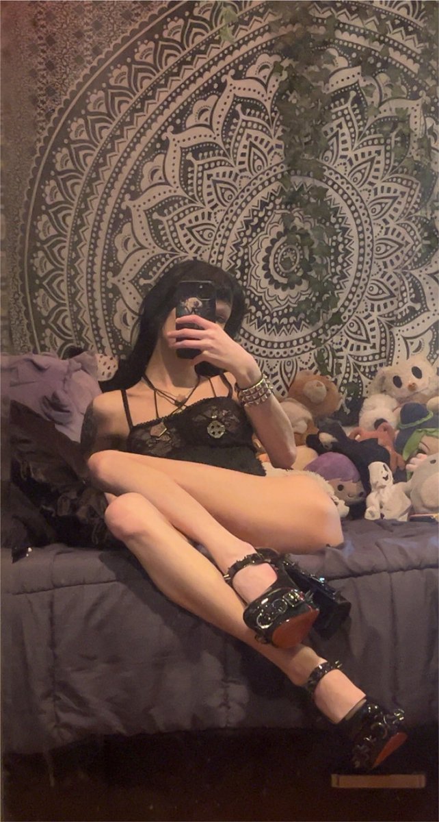 bluntghoul's tweet photo. the way i never posted these might be a crime against humanity , i hope you can forgive me https://t.co/0Rgh2QlTEl