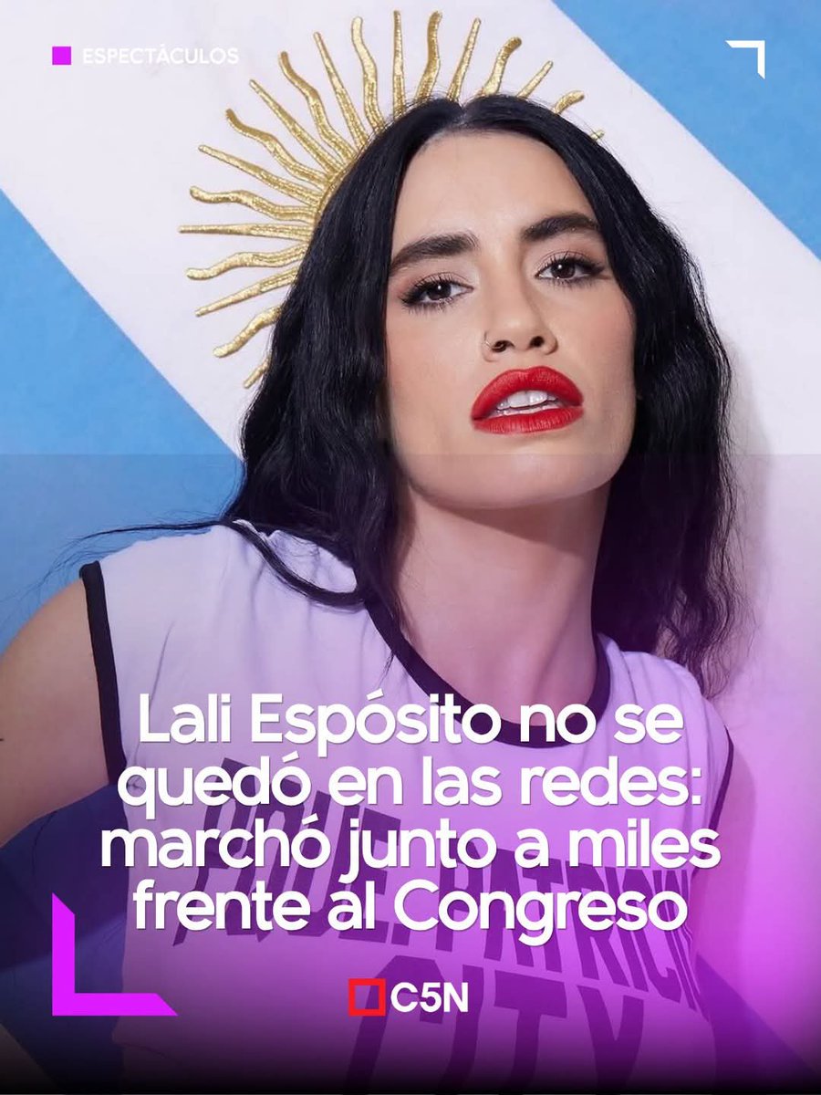 familiaespos's tweet photo. El mismo hecho, dos enfoques. 

Uno minimiza el motivo de la marcha y miente.

El otro destaca su participación. 

El relato también se construye desde el titular, si no estas a favor del gobierno de turno sucede esto.

👇🏻Y esto lo hacen dia a dia 
vecino, ojo con lo que lees.👇🏻 https://t.co/MjEgMAnhbg