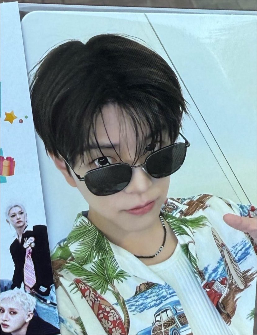 SEUNGM1NE's tweet photo. Manager Kim in Hawaii pc😭😭😭😭 https://t.co/yOjKnqMepk