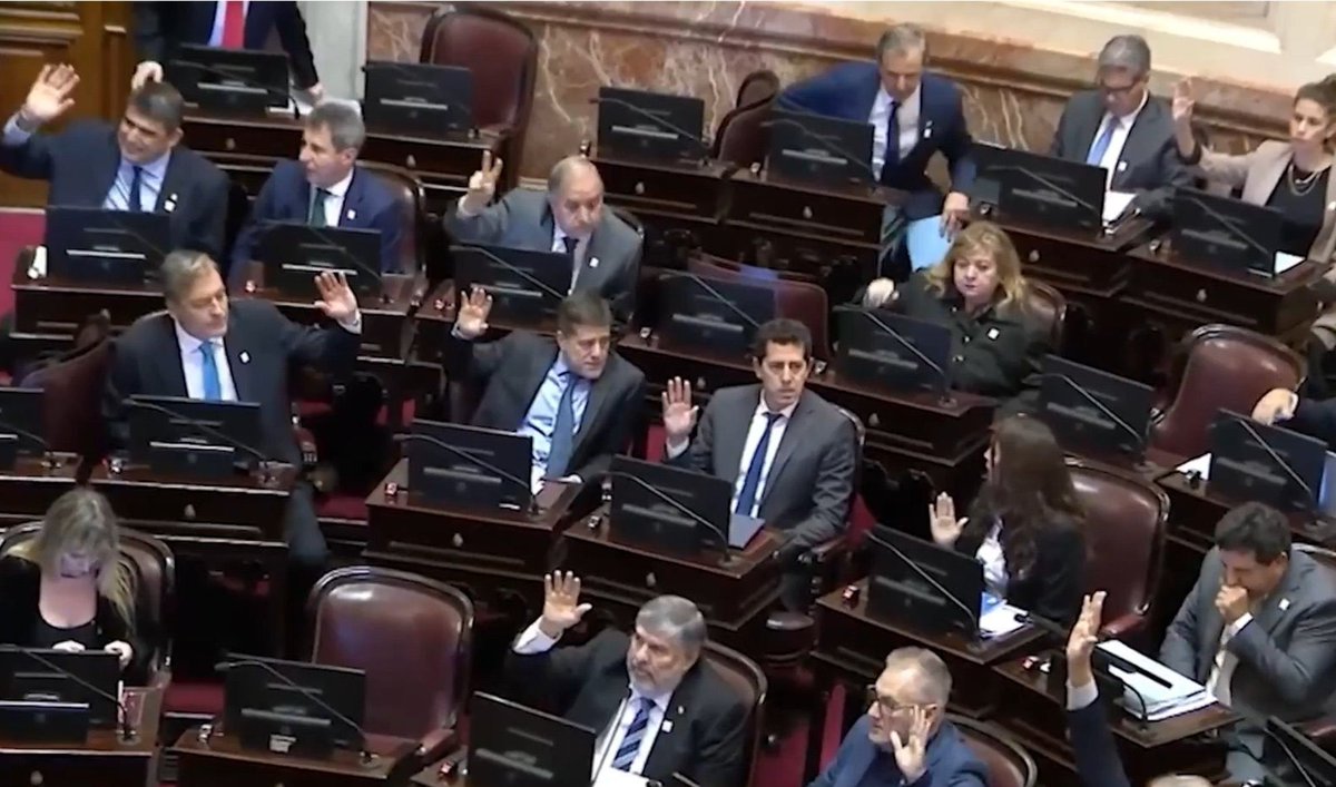 Progrebord's tweet photo. Pensar que el año que viene nos van a querer psicopatear con que hay que votar a estos para frenar a Milei. https://t.co/PtO14jOMrY