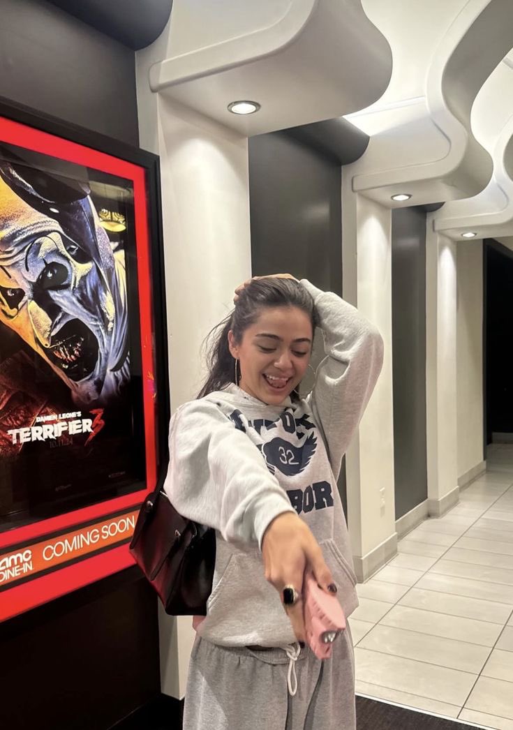 dietmoutain's tweet photo. #𝐏𝐎𝐕: você nαmorα α Octavia
ㅤ ㅤㅤㅤ  e essα é α suα gαlerıα  ✨ https://t.co/Y6UjftqTGP