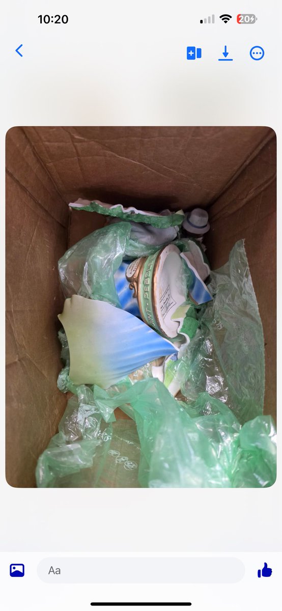 sargent_ally's tweet photo. Sold this for $200 on Facebook marketplace. Shipped it out on Monday and was received Wednesday completely broken. Wrapped in bubble wrap and everything.  I was only getting $176 BC of FEEs. Now I’m out money (which I truly needed) and had to issue the buyer a full refund. HML https://t.co/oqQku92JX3