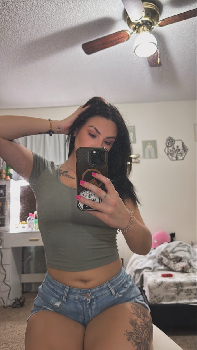 xoxobriauna's tweet photo. Back on OF subscribe for a surprise 🥰🙂‍↕️ #onlyfans #PayPigPrincess https://t.co/s62V0QnJUM