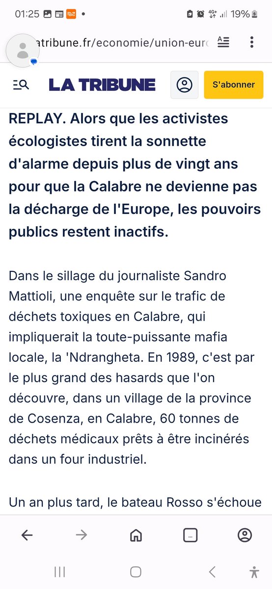 laurence1119436's tweet photo. Ils mettent de l’eau d’egout dans les bouteilles d'eau #effraction #mafia #dealers L'eau avait le goût odeur de ma colle à ongle glue 3 #poison #MacronDemission https://t.co/KXIY4Habyc