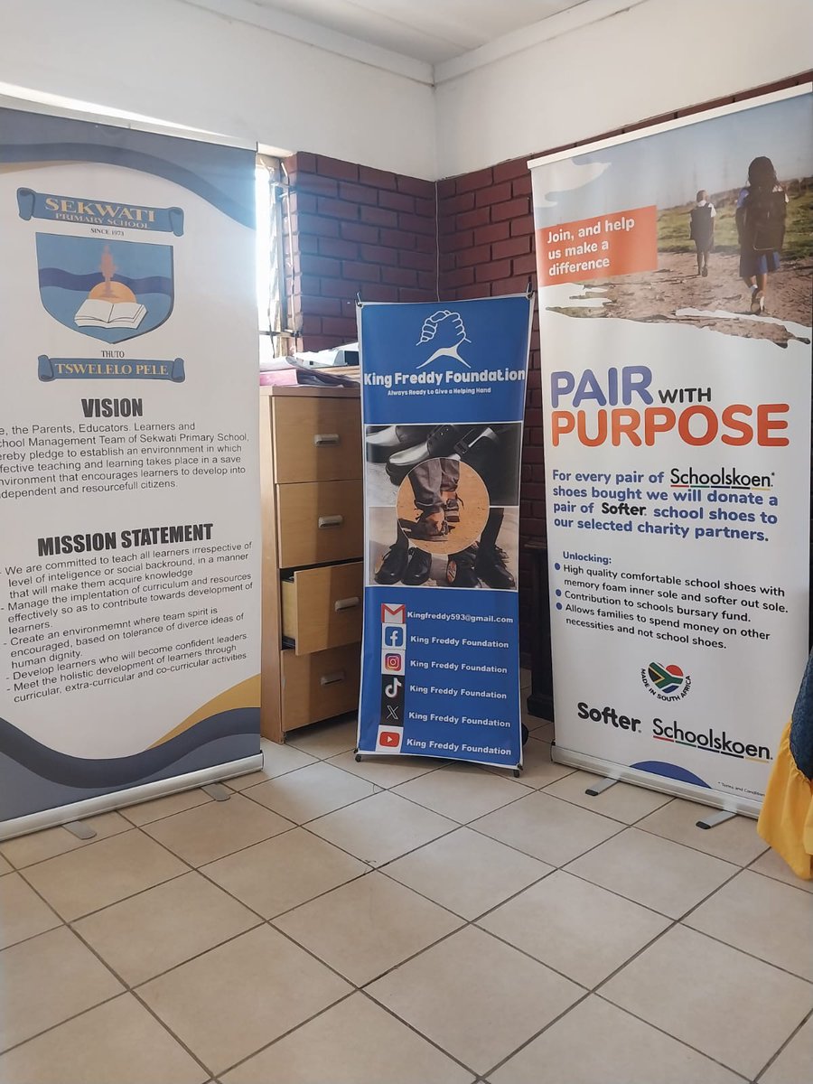 Kingfreddyfit's tweet photo. 50 Pairs of School shoes were Donated to Our underprivileged kids at primary school to restore their confidence, much appreciation to @kingFreddyFound Foundation @KF_fitness1310, God bless Africa 🙏❤️🙏
#kingfreddyfoundation
#KF_fitness
#Softer
#southafrica
#africa https://t.co/dFQw5hB8wn