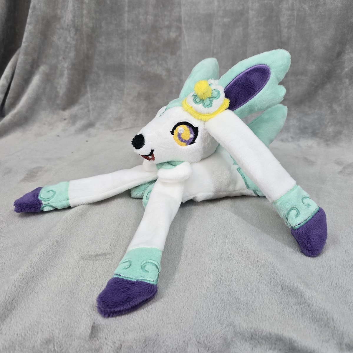 Leighs_Dragons's tweet photo. 🌟Plushie Reveal🌟

Who's that Pokémon?? Is it Sylveon?? Is it Polteageist??

It's a fusion! 

This beanie was so much fun to make! Thank you for trusting me with your OC!

#plushcommission #plushart #pokemonplush #pokemon #pokemonoc https://t.co/SzjSDVqpH3
