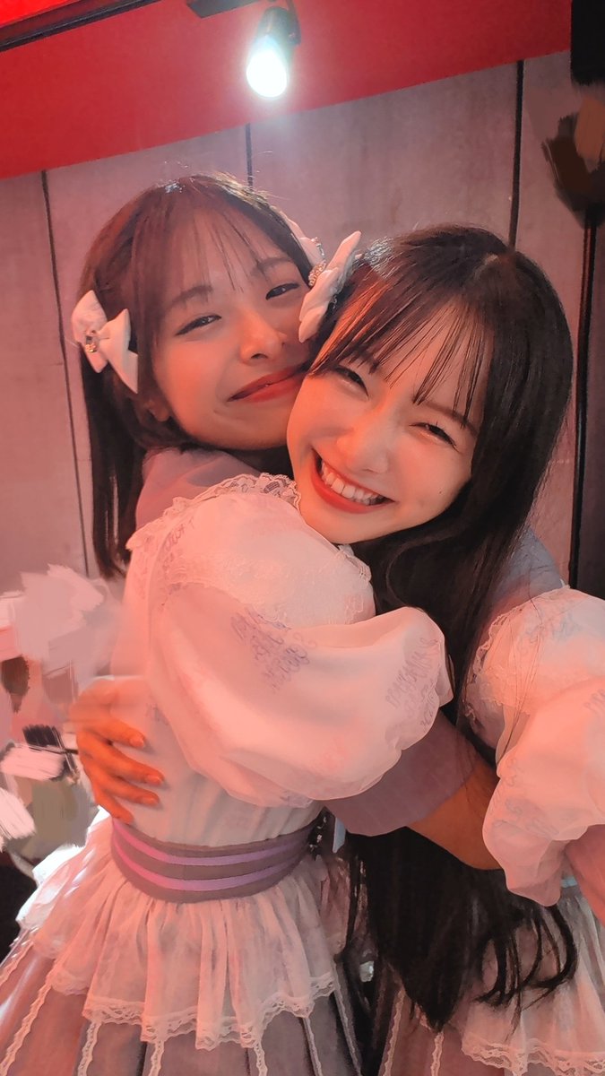 erena_0701's tweet photo. 今日の朝の写真はまおちゃん🤍

ぎゅーってしてくれたよ🥹うれしかった！！
まおちゃんとたくさんお話してとっても仲良くなれたんだ！🎶
そして、Because of youは、まおちゃんのパートだったの！♡気づいてくれたかな？

 #黒田真央 ちゃん  #カワラボサウス
 #伊丹恵玲奈  #カワラボメイツ https://t.co/lwE5af0RE8