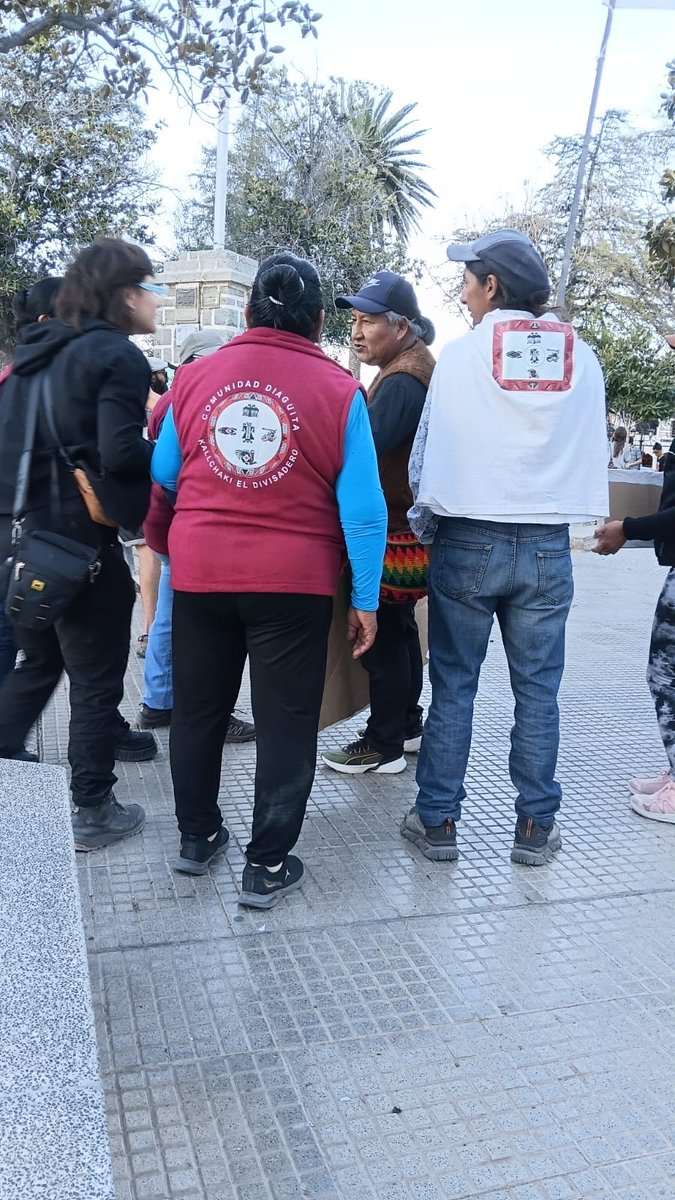 VeronicaPaulaH's tweet photo. Comunidad El Divisadero en la marcha en Salta capital
#leydetierras
#comunidadesalta
#elterritorionosevende https://t.co/maG89uKgPS