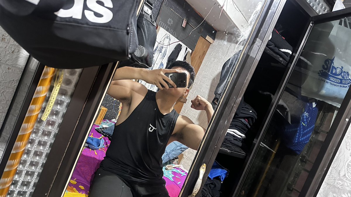 orangbugis123's tweet photo. Pengen 💦💦 #gaymakassar https://t.co/WtDw60bu1a