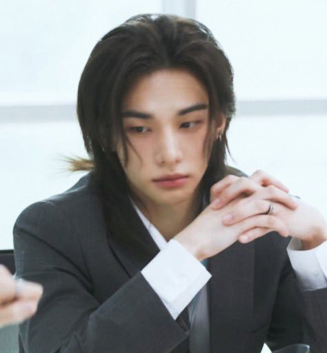 WeekendftWafa's tweet photo. Never Sleep cause Hyunjin's hair can go from This to That in 1 sleep https://t.co/7ElbxU1iGK
