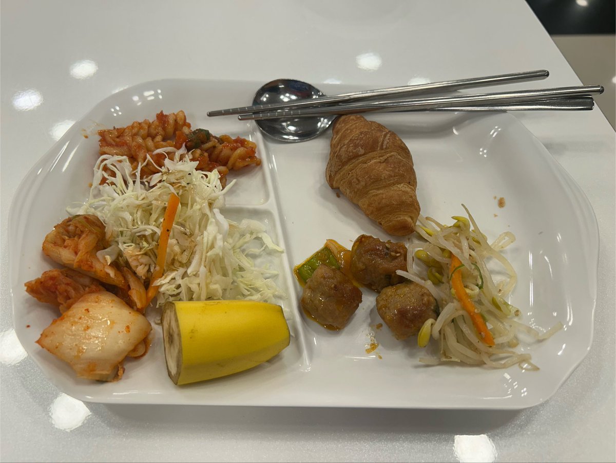 mskblog2005's tweet photo. 일본을 느끼고 싶어서 토요코인 왔다

여성 성우가 있는 나라로 돌아가고 싶어ㅠㅠ

#韓国人オタクっぽいことを言う https://t.co/BE8b2Qic83