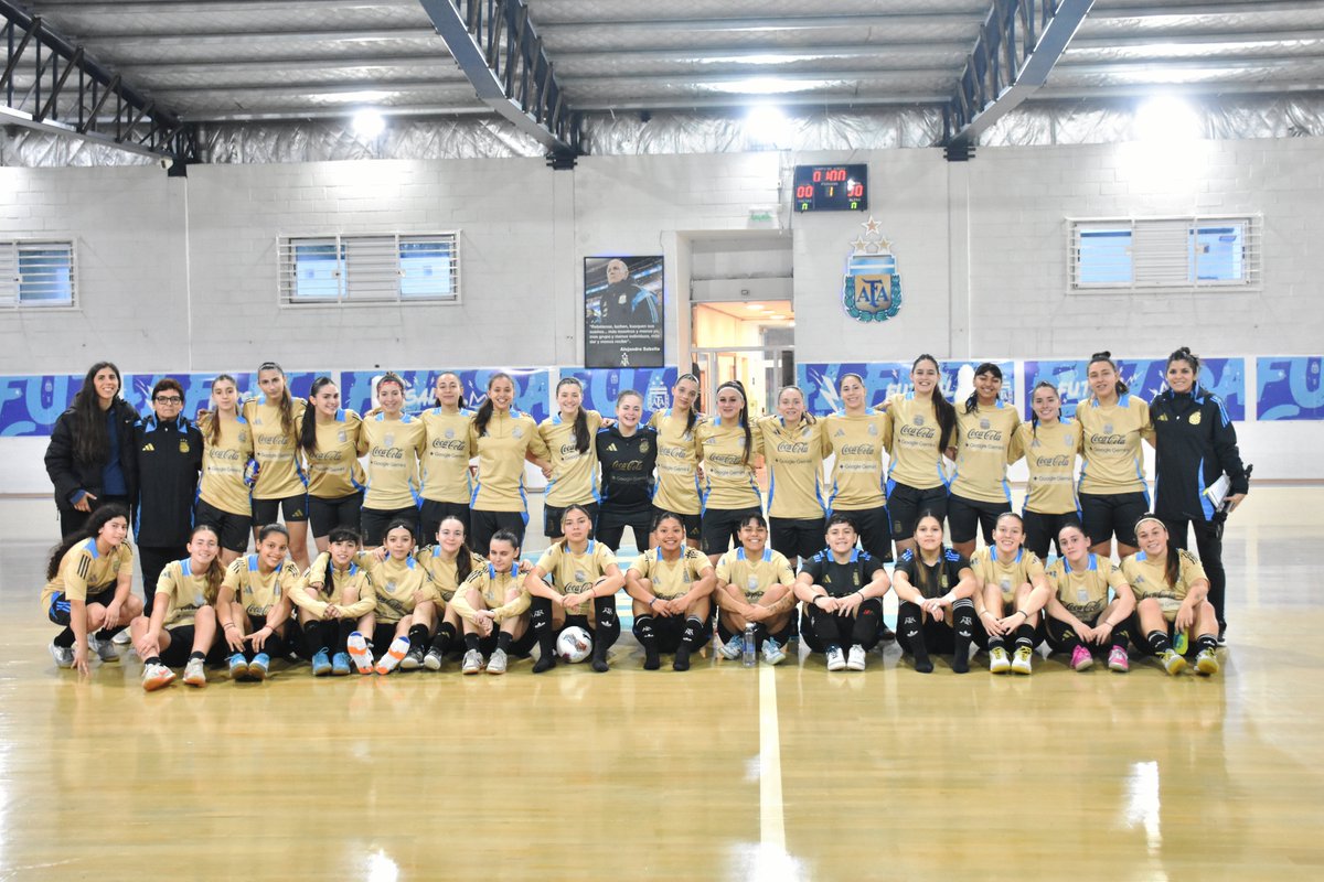 Argentina's tweet photo. #Futsal A 30 días del 🏆#Sudamericano, las Selecciones #Femeninas #Sub17 y #Sub20 completaron la semana de trabajo con una práctica conjunta y juego real.

📰 https://t.co/joKlhh3NHz

¡Vamos las pibas! 💪💪💪 https://t.co/xL0aZERqQE