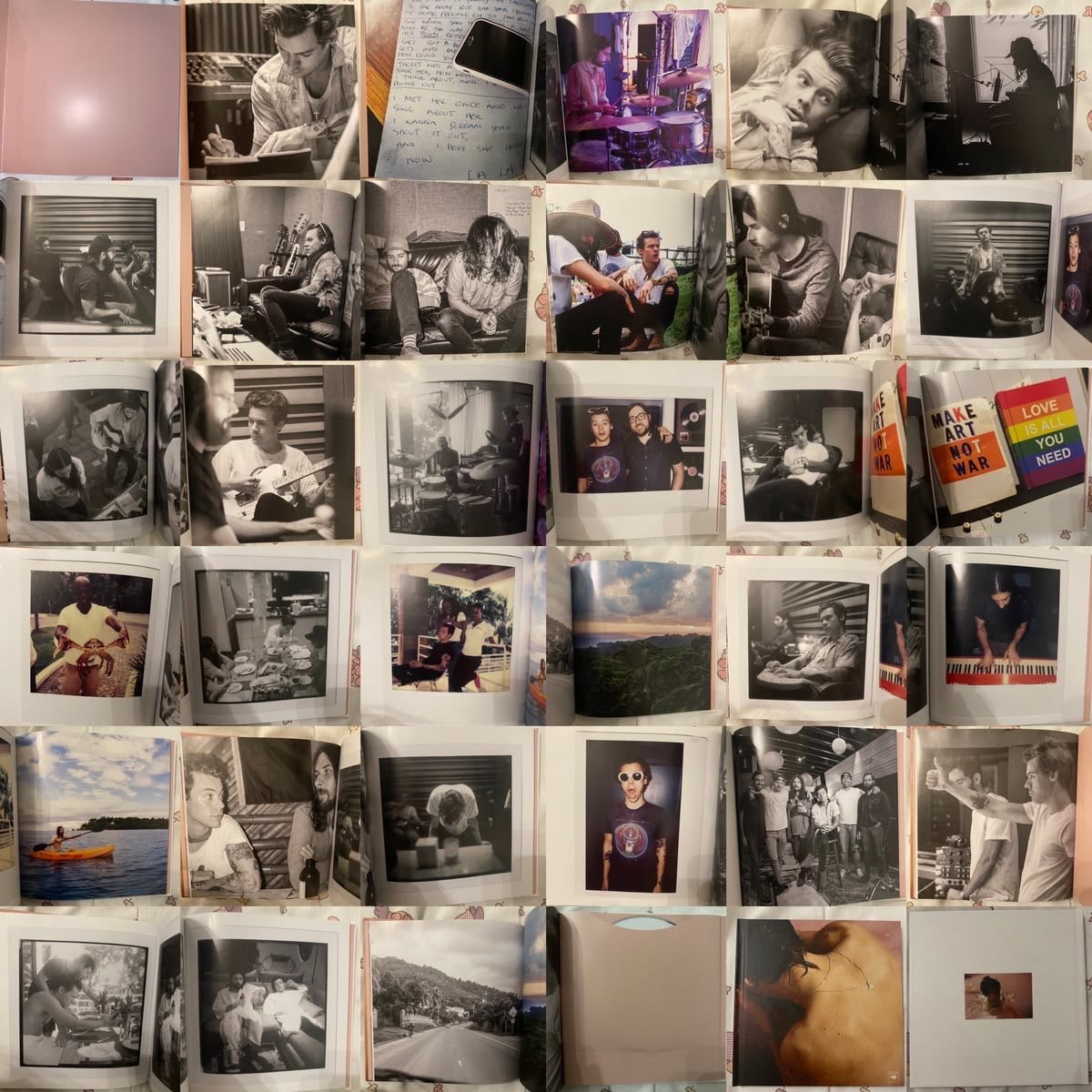 hstbrasil's tweet photo. Os casebooks dos álbuns do Harry Styles! ✨
HS1
Fine Line
Harry’s House
Kiss All the Time. Disco, Occasionally. https://t.co/ROqKz1xhUg