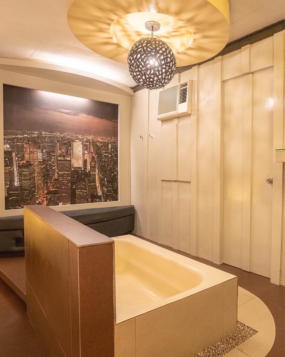 VictoriaCourtVC's tweet photo. Leave the stress at the door. 🌊

Slip into the calming atmosphere of the KOI Room at Victoria Court Suites Pasig, where soothing soaks and serene interiors set the stage for your next escape. Ready to unwind?

Download the VC+ app ow on the Apple Store and book your stay today. https://t.co/j91hWou37M