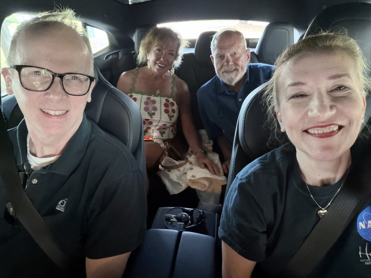 OneRocketMom's tweet photo. This great group of friends had a a nice day in Duck NC.  Driving “Fresa” for a farewell dinner! Meaning - we are going back home after one day off! https://t.co/sYK5UdqlPD