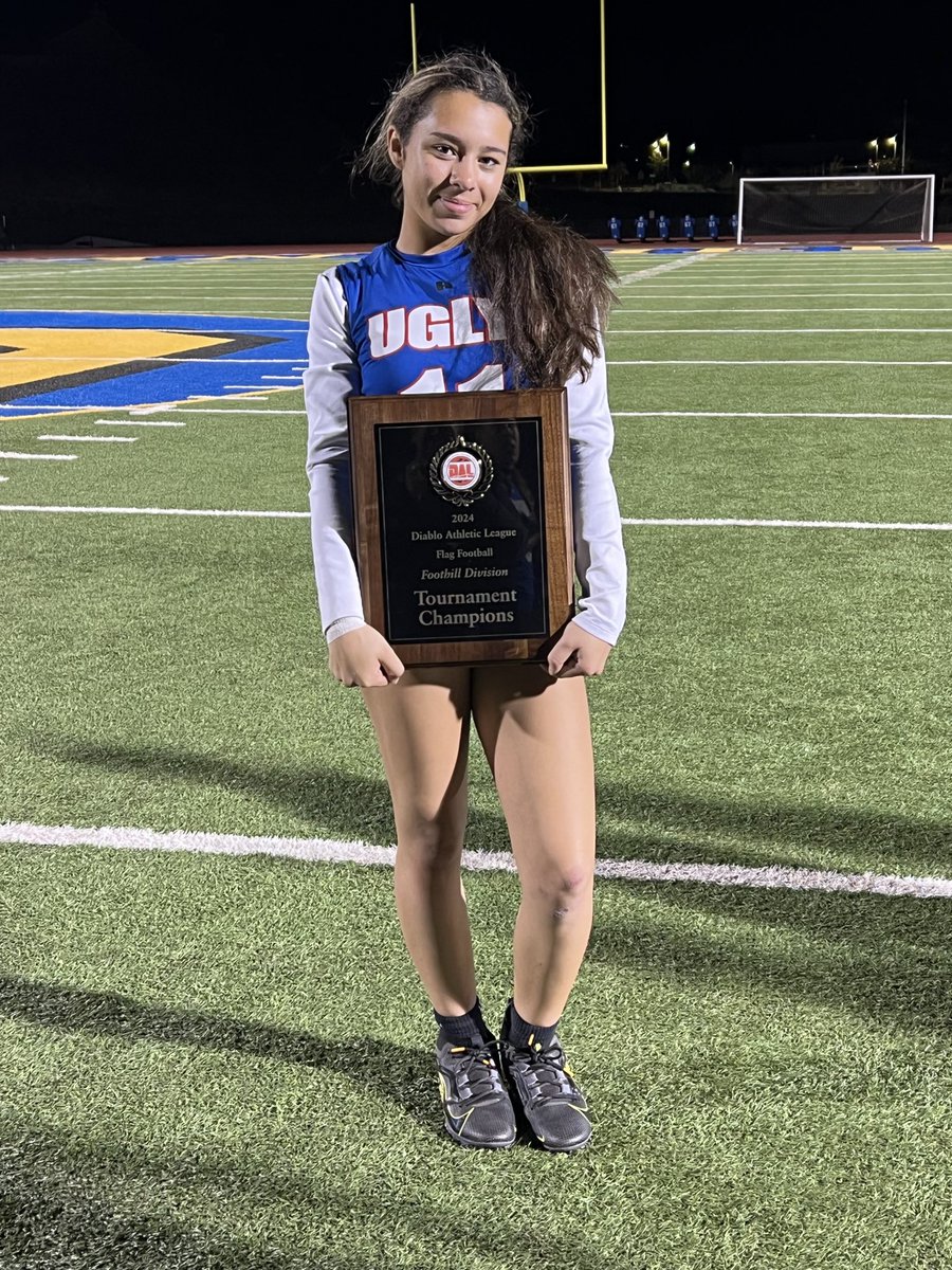bellaholt2027's tweet photo. Throwback Thursday.  Uncommitted 2027 softball player playing flag football for high school. Pick six!! Foot🏈🥎🗯️ @LadyMagicTucker @CoachMattaUCR @Nevada_Softball @FresnoStateSB @CoachSco1 @Coach_Aresco @SanJoseStateSB @D1Softball @CalPolySoftball @UCSDsoftball https://t.co/GXxfYNdgOB