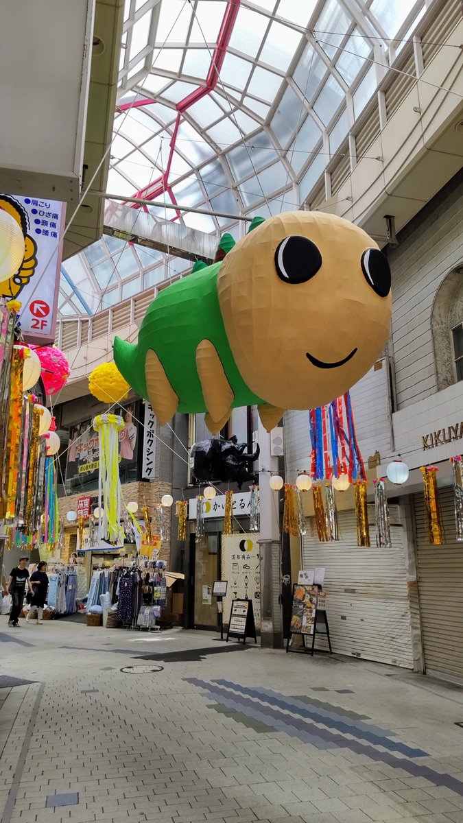 tsubuyakiapple's tweet photo. 立秋とか💦💦

飾り付けの準備をしていた2日前のパルセン。阿佐ヶ谷は今日から七夕祭🎋ですね。 https://t.co/YUV0iyqpez