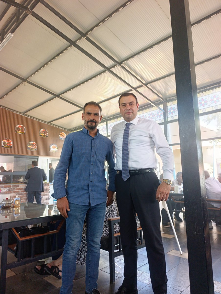acrrcp's tweet photo. MHP MYK üyesi sn Timur Şerif Şaşmaz ile Şanlıurfa halfeti ilçe kongresinde güzel bir anı. Hoş ve içten muhabbetleri için teşekkür ediyorum. https://t.co/zAkjup33xB