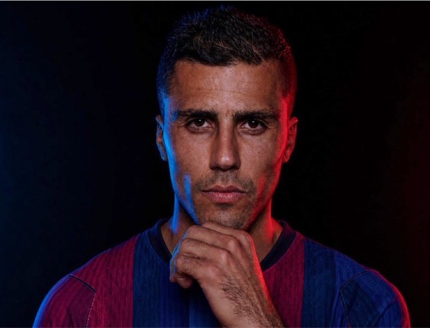 RYZORomanooe's tweet photo. 🚨🔵🔴 RODRI TO BARCELONA — HERE WE GO!

Rodri has made the decision to join Barcelona — a club he has always admired.

The Spanish midfielder is ready to play for the same badge once worn by the God of Football, Lionel Messi. 🐐🇦🇷

A dream move for Rodri. ❤️💙
#Barca #transfer https://t.co/HjIxnt6WFV