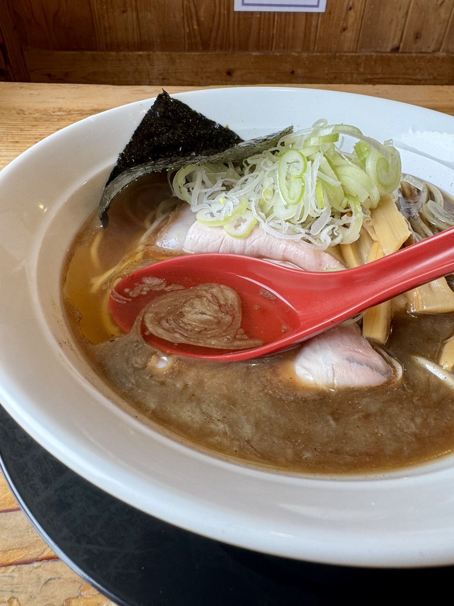 houkiya_yonago's tweet photo. おはようございます🌞

自分がやりたくて
自分が作りたくて
自分が好きな物しか置いていない店なのに🙏
こんな日本一田舎の辺境僻地秘境のラーメン屋に
わざわざ興味をもって調べて来ていただいた上に
来て良かった、とか
期待はずれ、とか
旨い、とか
ふざけんな、とか
ヤバい、とか
元気になった、とか
幸せになった、とか
結婚した、とか
とかとか
全てのお客様には感謝しかありません
こんなに素敵な仕事は他に無いと思います

と言う事で、これは…🤦🏻‍♂️
ゲゲゲ💀
そう‼️
Kちゃんラーメンの日でぇす🤡🫶
アンチのみんなもいつもありがとう🥰
みんな愛してる❤
そんじゃ本日もいってみよ❣️
限定🍜はたぶん13時〜やれる…はず‼️
仕込み次第‼️
宇宙一ヒマなはずだからイケる‼️
やれる‼️
いや、やる‼️
メイビー😈

令和8年8月7日(金)

10時30分に開店で
20時30分でラストオーダー
⚠️本日は営業🗓️通り【昼夜通し営業】

⬇️昼営業のメニューです✌️🦸🏻‍♂️

【通常🍜】
▶︎ホンモノ家系ラーメン《 濃口or淡口 》

【限定🍜】
▶︎油ソバ
▶︎ホンモノ家系ラーメンのつけ麺
▶︎鳥取ネオ中華蕎麦（※〜13時迄）
▶︎？？？？？？？？（※13時〜）

【限定🍚】
▶︎賄い飯

ヨロピコ🫶

あ❣️
フォロワー限定🉐サービスはリプ欄で⬇️

#宇宙一ヒマな家系ラーメン屋
#日本一田舎の家系ラーメン屋
#ヤッホー久しぶりKちゃんラーメン だよぉ🤡🫶
#SupportYourLocalRamenShop