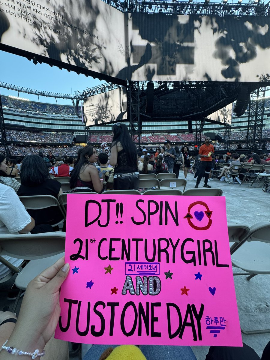 sotypjm's tweet photo. Foxborough Day 2!! Idol barricade again w @jxminiekkyu 🙂‍↕️🤭💖 https://t.co/aImBaPZ6pw