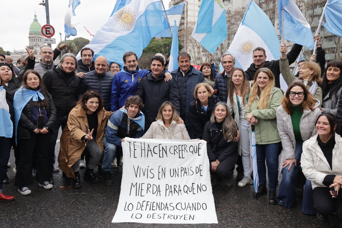 MartinMarinucci's tweet photo. NUESTRA PATRIA NO SE VENDE 🇦🇷

Junto a compañeros y compañeras del @FrenteRenovador marchamos para defender lo que es de todas y todos los argentinos.

La soberanía no es negociable. La Patria se defiende. https://t.co/f9EFCrUSnO