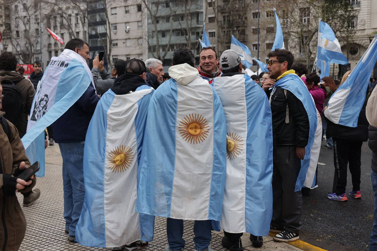 MartinMarinucci's tweet photo. NUESTRA PATRIA NO SE VENDE 🇦🇷

Junto a compañeros y compañeras del @FrenteRenovador marchamos para defender lo que es de todas y todos los argentinos.

La soberanía no es negociable. La Patria se defiende. https://t.co/f9EFCrUSnO