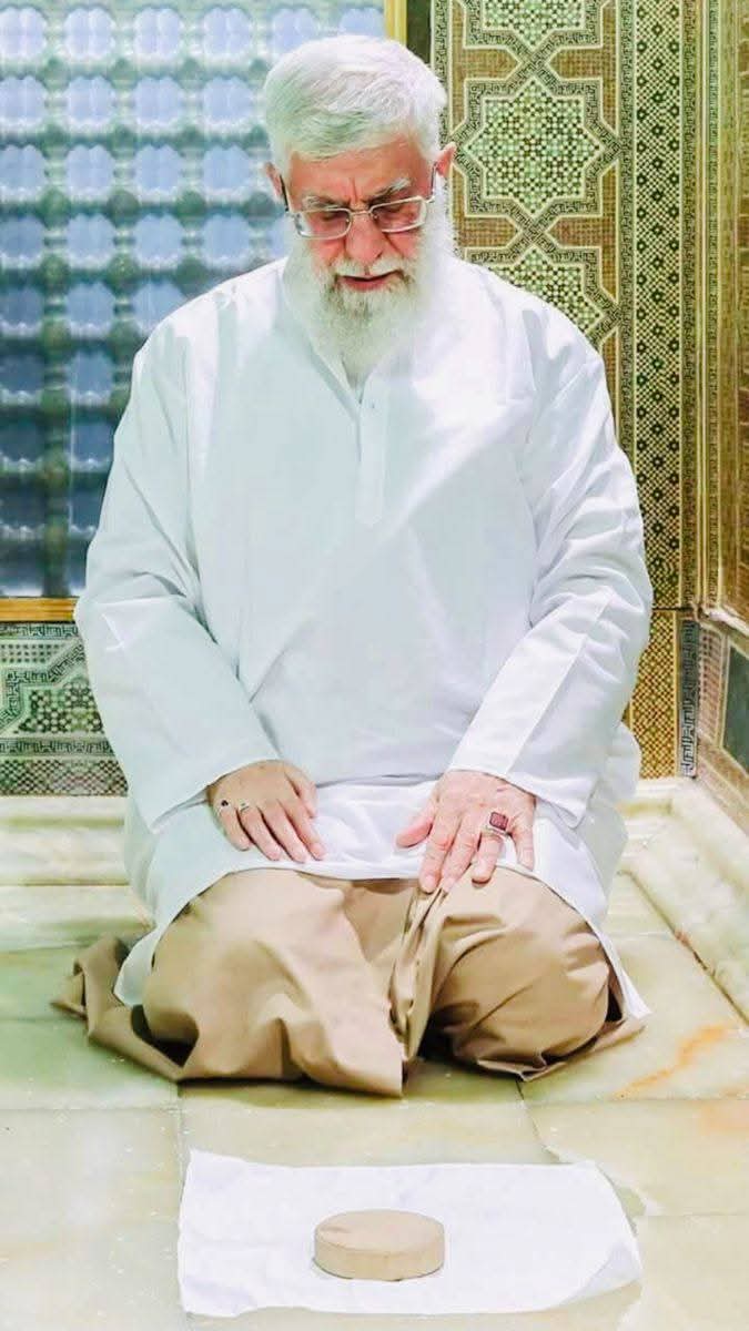 yashodroj's tweet photo. ما أعرفه أنّ الآل الكرام هم أفضل الخلق، وكلّما تخيلت صفاتهم، أجدها فيك، لكنّهم أفضل، وهل توجد صفات أفضل؟
هنا عرفت أنّ شخصياتهم قد تفوق قدرتنا على استيعابها... لذا، أنظر إليك وأسأل نفسي: أنتَ هكذا ولست معصومًا، إذًا كيف يكون الإمام المهديّ (عج)؟! عقلي لا يتخيّل.... https://t.co/se9CGYQ9eU