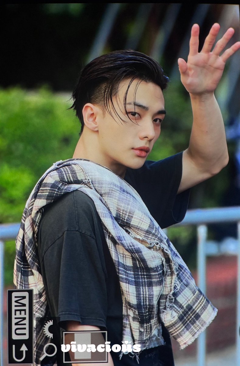 bbokseungah's tweet photo. THIS HAIR CUT IS LETHALLLLLL OH MY GOD HES SO HANDSOMEEE https://t.co/C6mKHdZHsm