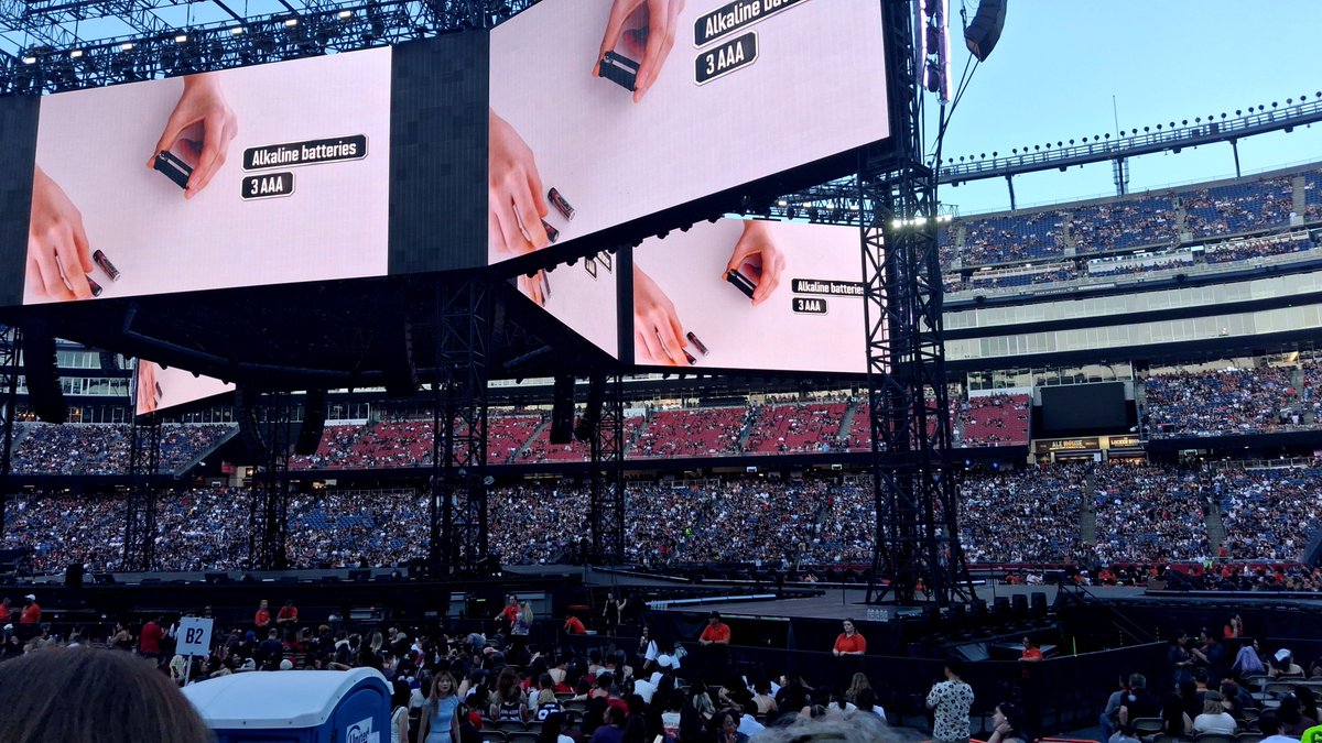 BorahaeBoston's tweet photo. Ready for Day 2!!

Let's show the world what we got Boston 🔥

#방탄소년단 #BTS #BTS_WORLDTOUR_ARIRANG
#BTS_WORLDTOUR_ARIRANG_NA
#BTS_WORLDTOUR_ARIRANG_FOXBOROUGH https://t.co/RTDpUt4ufW
