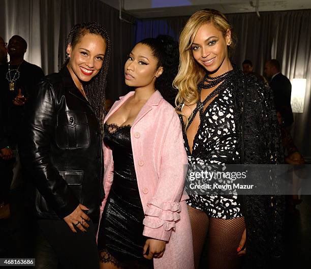 FtcuStan's tweet photo. @tylersantacruz @Iluvbey064 @CELIAYONCE Are you actually stupid? @tylersantacruz they were literally business partners and he scammed her out of 200M and her speaking up for herself isn’t a “coke rant”you Stan a bitch that literally screams at the phone on live every other day STFU this isn’t your culture yt boy https://t.co/Xfjg5u0BkR