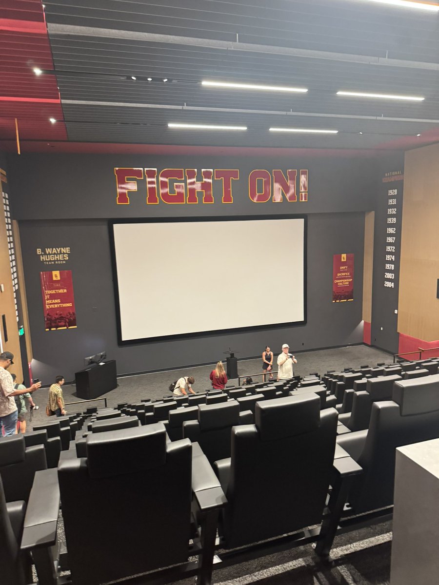 RyanKartje's tweet photo. A look inside USC’s new $200 million facility, Bloom Football Performance Center https://t.co/V5RUOJgMWD